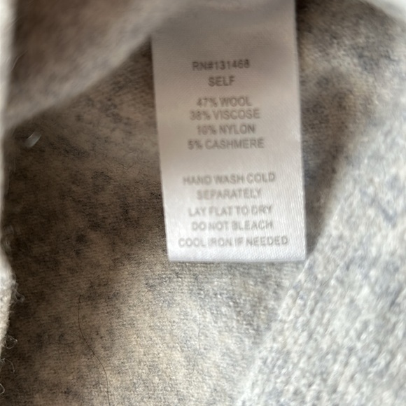 FATE Gray V Neck Wool Cashmere Blend Sweater Size Small - Picture 8 of 11